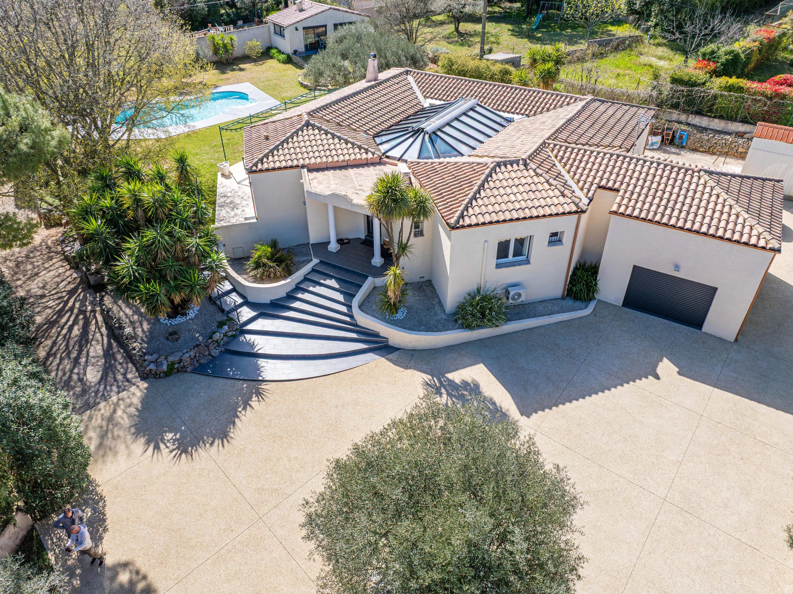 Villa contemporaine d’exception avec dépendance dans un écrin de verdure aux portes de Montpellier