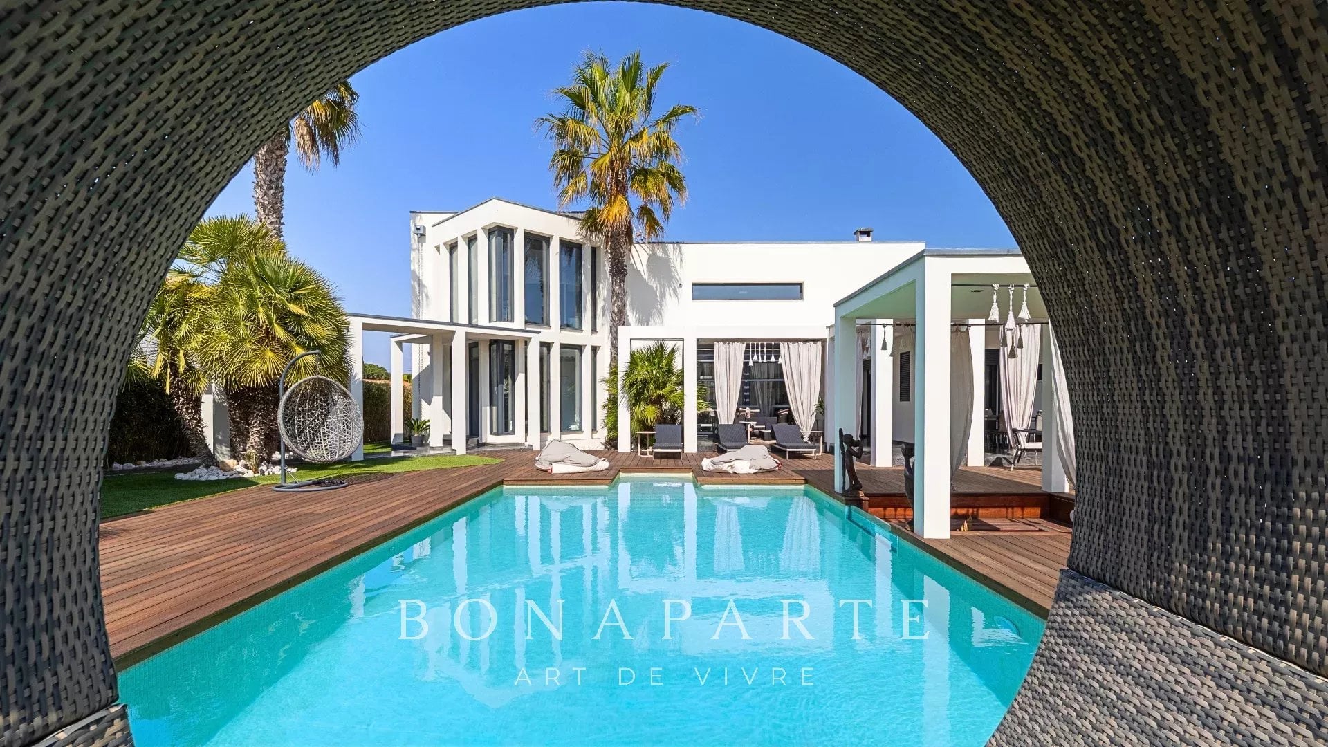 Villa d’exception à 500 m de la mer – design, intimité et prestations haut de gamme